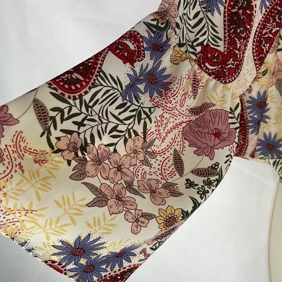 Flowered & Paisley On/ Off Shoulder Top with Flounce Sleeve - Picture 3 of 6
